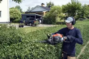 Husqvarna 322HD60 Hedge Trimmer - image 2